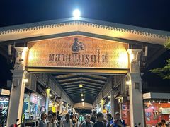 -席娜卡琳火车铁道夜市