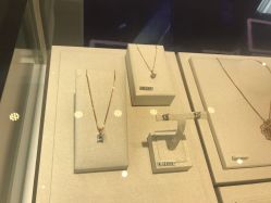 -潮宏基珠宝旗舰店(苏宁广场店)