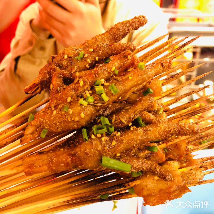 某三和小辉哥我站小辉哥