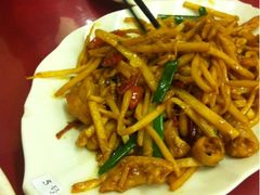酸笋炒肥肠-红鼻子桂林米粉(金唐新光界店)