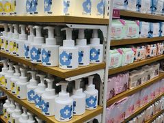 -名创优品(北京新中关购物中心地铁层店)