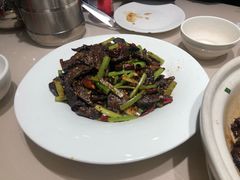 -老码头黑皮肘子锅包肉(赣水路店)
