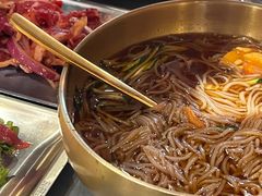 -围炉肉舍•炭烤活鳗•丹东海鲜烤肉(步行街店)