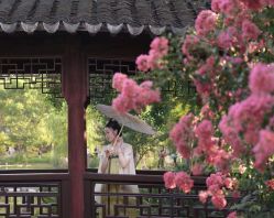 -一揽芳华汉服旗袍体验馆(拙政园店)