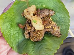苏子叶包肉-齐市马佳地摊烤肉