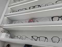 -美式眼镜·授权蔡司.依视路.尼康.豪雅.明月(南翔印象城店)