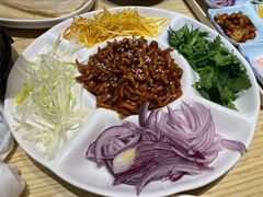 京酱肉丝-漫卷香烤鸭春饼