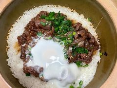 窝蛋牛肉饭-红星光发煲仔饭(文海店)