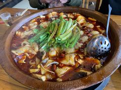 麻辣石锅鱼-都江堰石锅鱼