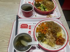 -壹品剁椒猪脚饭(蔡家中央大街店)