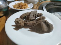 -牧民人家羊粪火自煮手把肉餐馆