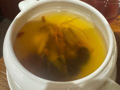 鲜人参炖乌鸡汤-金枝玉叶上海人家食府(三里河店)