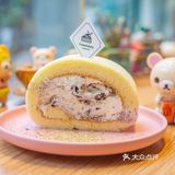 这家店很抢眼～太热的天气找家小店发呆也是很舒服