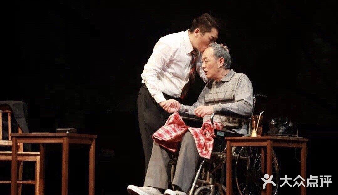 卫生间在剧场外，观演过程中出去