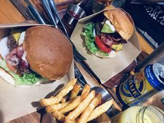 培根半熟蛋牛肉芝士汉堡-BURGER BRO'S