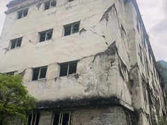 -四川汶川特大地震漩口中学遗址