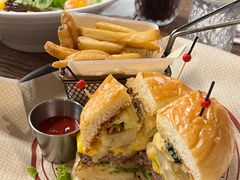 -BOURBON 玻本美式餐厅酒吧(虹桥新天地店)