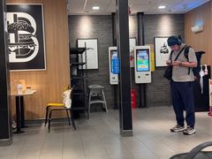 -麦当劳(上海虹桥站30B检票口楼上)