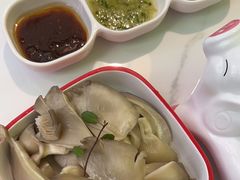 -洪氏嗨捞·广东猪肚鸡·椰子鸡火锅(西咸万象城店)