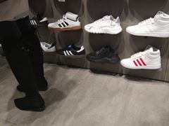 -阿迪达斯(武林银泰三叶草店)