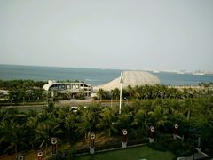 景观位站在阳台看下海的风景-欢乐海岸美食联盟