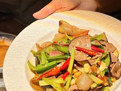 -伴山牛贵州黄牛肉火锅·苗疆非遗艺术餐厅(上海首店)