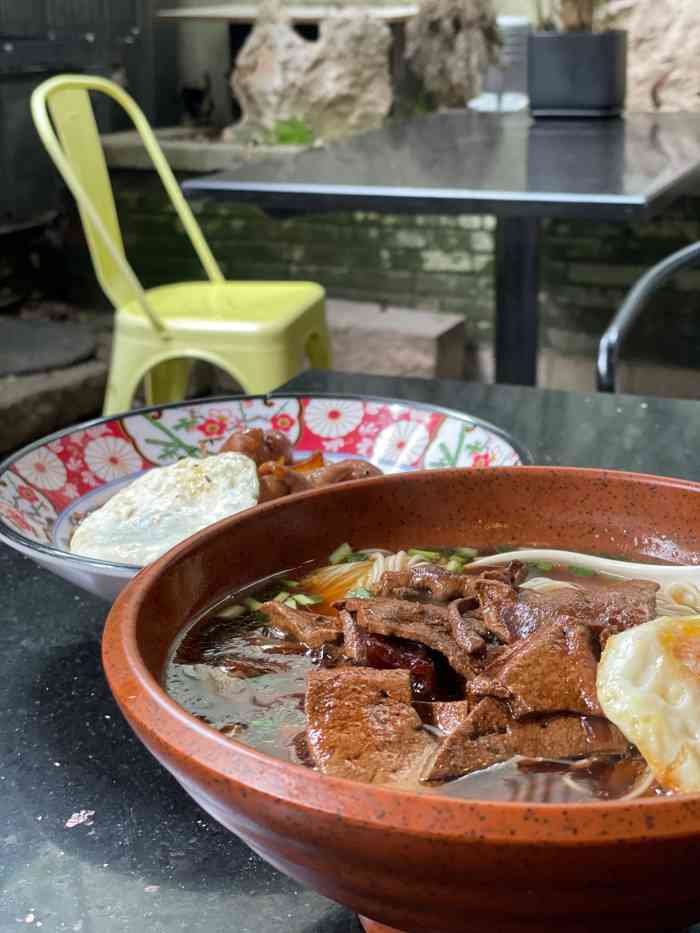 津满仓面馆-"在地铁站边上 感觉这家还不错就来吃啦点.