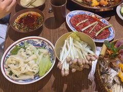 -滇翁·云南酸菜牛肉火锅(合肥首店坝上吾悦广场店)