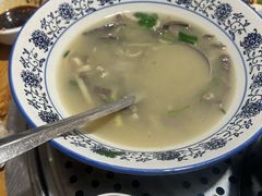 -牧民人家羊粪火自煮手把肉餐馆