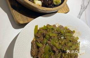 Black Pepper Beijing Green Onion Stir-fried Beef Cubes