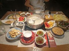 -尚尚仙·酸汤猪手·猪肚鸡火锅(华联万柳购物中心店)