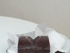 两颗榛子黑巧克力-VENCHI 闻绮(北京国贸商城店)