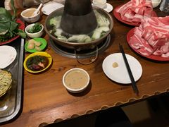 -洞庭洲·防空洞火锅·烧烤·铜锅涮肉(新百广场店)