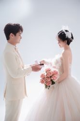 -雪中彩影婚纱摄影·微光艺术中心