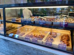 面包甜点陈列柜-四季小馆·地道北京小吃(广百店)