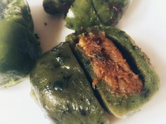 艾叶咸蛋黄肉松青团-王家沙点心店(南京西路总店)