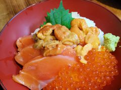 鱼籽海胆三文鱼盖饭-札幌二条市场 大矶(本店)