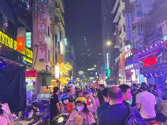 -Bánh Mì Huynh Hoa