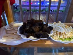 -二荆条·蜀鲜汇城市森林火锅