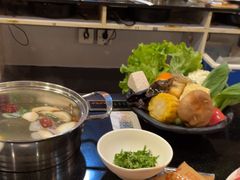 -呷哺呷哺(世贸.工三店)