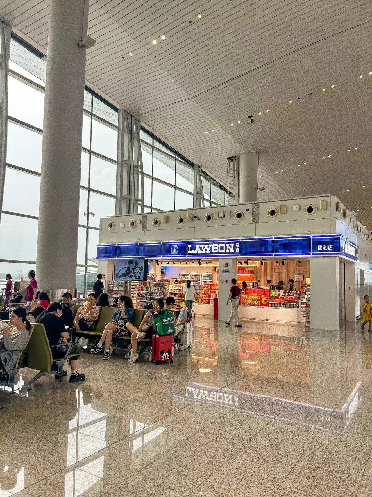 还有人不知道吗! 白云机场也有罗森了