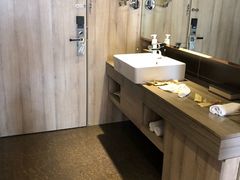 -西安大雁塔科技大学地铁站亚朵酒店