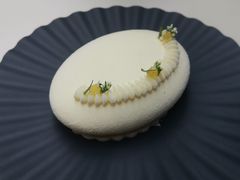 姜味啤梨栗子慕斯-潮一不贰·法式甜品·生日蛋糕·西式简餐(外滩店)