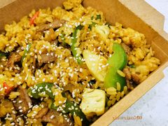 菠萝牛肉咖喱炒饭-肥安娜·小吃·饮品