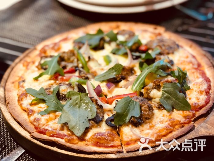 梅干菜肉黑橄榄披萨