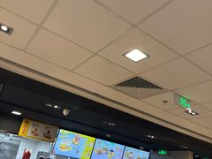 -麦当劳(上海虹桥站30B检票口楼上)