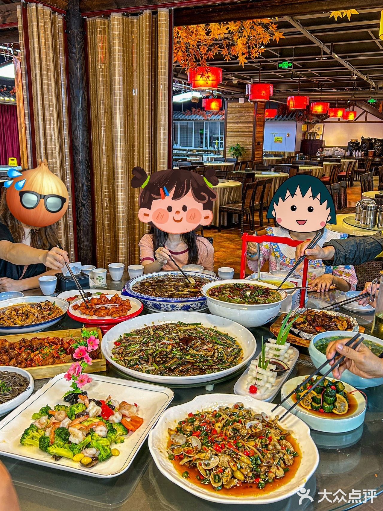 从江湖菜到传统川菜都能找到身影，吃上鲜活美味的菜肴