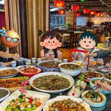 从江湖菜到传统川菜都能找到身影，吃上鲜活美味的菜肴