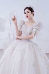-予白婚纱礼服馆