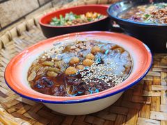 -爆炸头阿姨小四川正宗川味小吃(无任何分店)